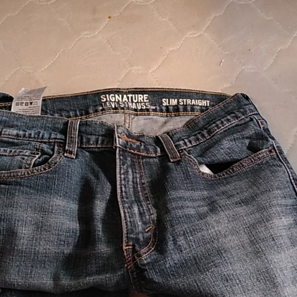 Levis
